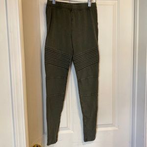 Army green BP leggings with ribs